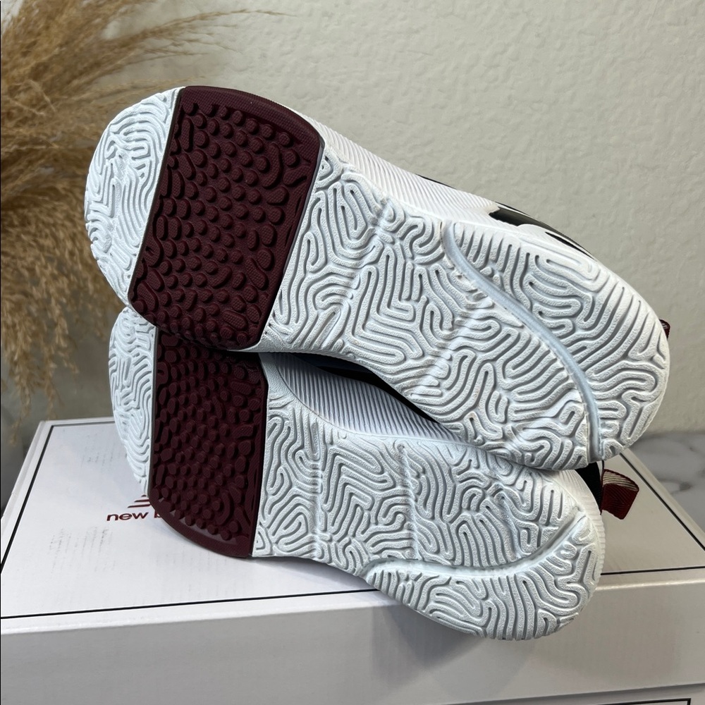 New Balance Unisex Sneakers & Athletic Shoes FuelCell Romero Various Sizes - Picture 7 of 10